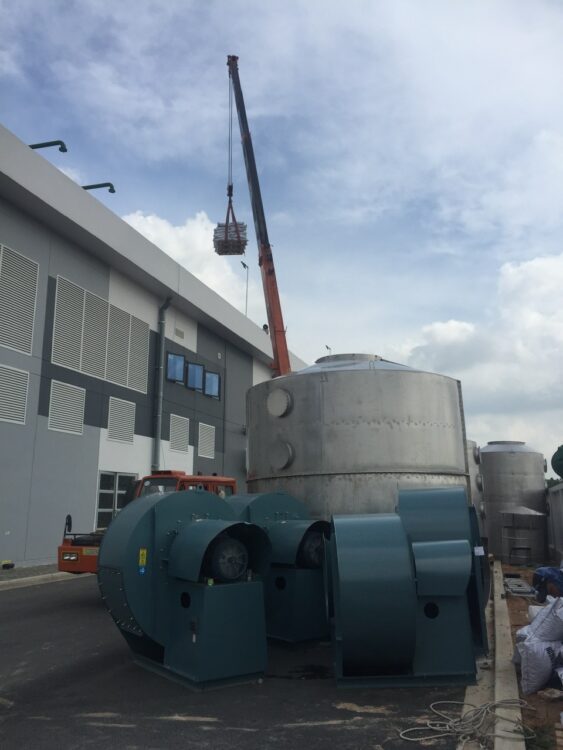 Thi công hệ thống xử lý khí thải - Giải pháp toàn diện cho doanh nghiệp | HOÀI NHƠN - Xử lý nước thải, khí thải sinh hoạt & công nghiệp, cung cấp thiết bị, giải pháp và tư vấn môi trường.