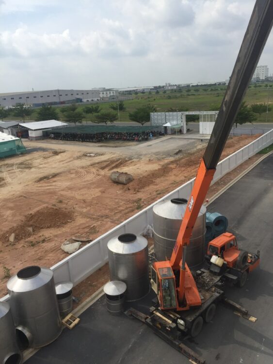 Thi công hệ thống xử lý khí thải - Giải pháp toàn diện cho doanh nghiệp | HOÀI NHƠN - Xử lý nước thải, khí thải sinh hoạt & công nghiệp, cung cấp thiết bị, giải pháp và tư vấn môi trường.